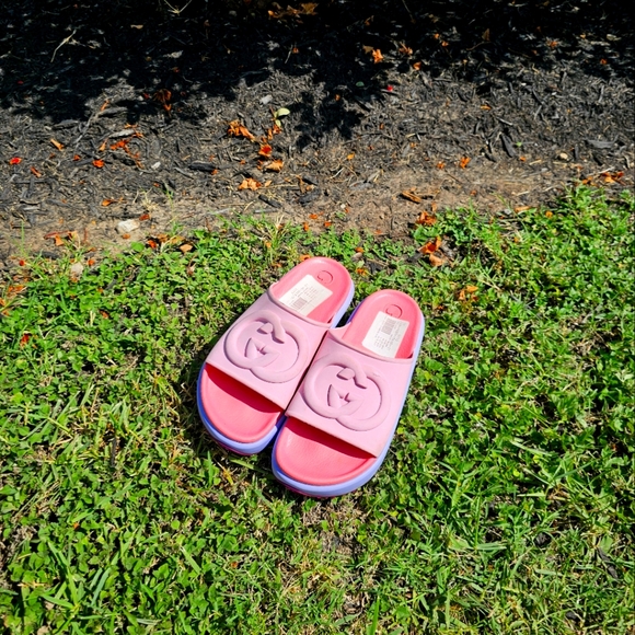 Authentic Gucci sandals - Picture 1 of 3